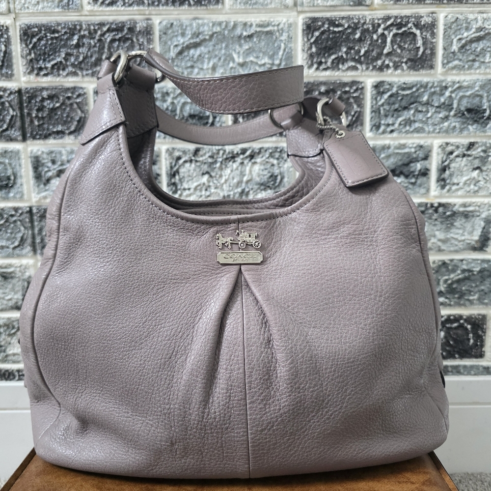 Coach Women's Light Gray Leather Shoulder Bag